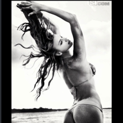 Irina Shayk muestra orgullosa su trasero