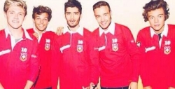 One Direction, unos apasionados del fútbol con la selección de Suiza