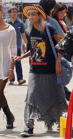 El curioso look de Willow Smith mezclando de todo un poco