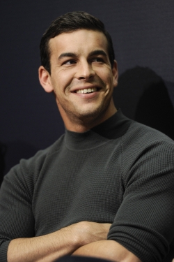 La sonrisa de Mario Casas provoca delirios entre los fans