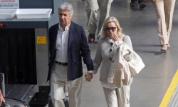 La familia de la piloto de Fórmula 1 María Villota a su llegada a Sevilla