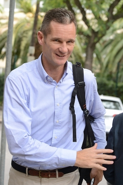 Urdangarin vuelve a España sin la Infanta Cristina y sospechosamente feliz
