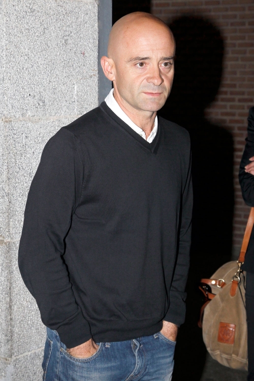 El periodista Antonio Lobato en el funeral de María de Villota