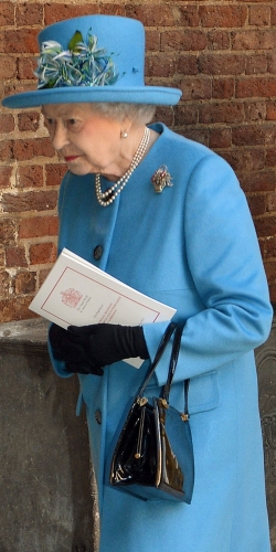 La reina Isabel II de Inglaterra, en el bautizo del Príncipe Jorge