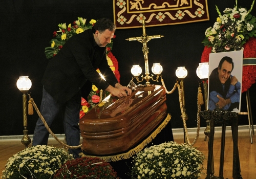 El triste funeral de Manolo Escobar: el adiós a un artista