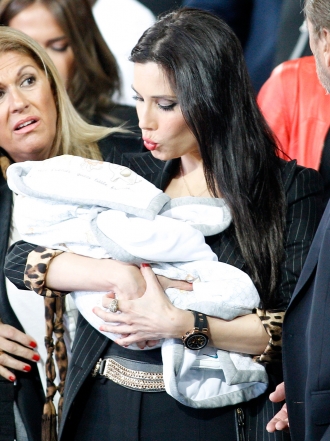 Las novias del Real Madrid y sus hijos en la final de Champions