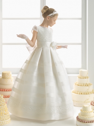 Los vestidos de comunión más especiales de la colección Rosa Clará 2015