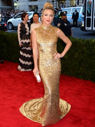 Vestidos dorados: los looks de oro de las famosas