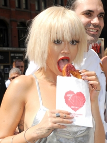 Alimentos de celebrities: las famosas disfrutan comiendo