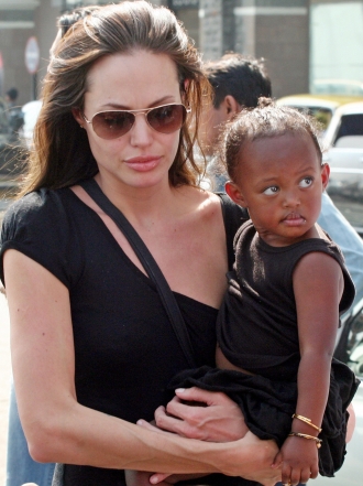 Famosos que adoptaron a sus hijos