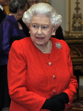 El colorido armario de la reina Isabel II