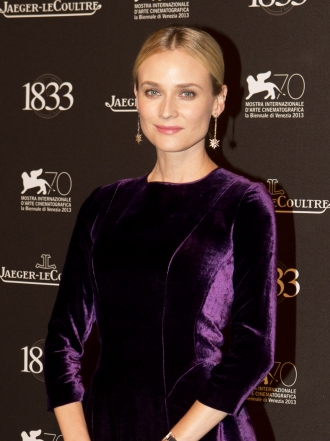 Vestidos de terciopelo: la moda más suave y romántica