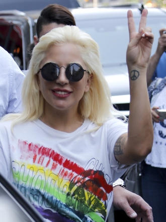 Lady Gaga y otras famosas con tatuajes en la muñeca