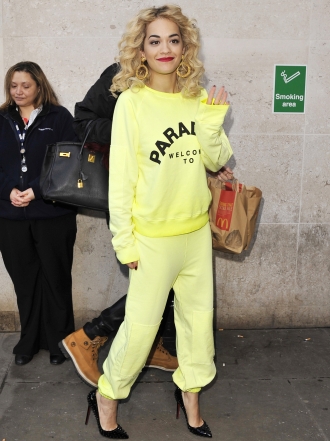 Chándal y tacones: de Rihanna a Selena pasando por Rita Ora