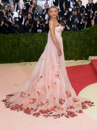 Blake Lively y las famosas mejor vestidas de la MET Gala 2016