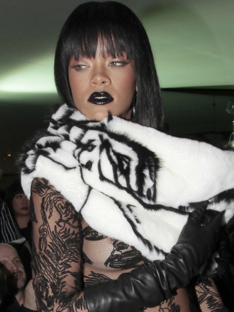 Maquillaje de labios negro