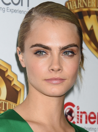 Cara Delevingne y otras famosas con las cejas grandes