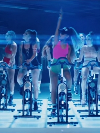 Todas somos Ariana Grande haciendo spinning en Side to Side