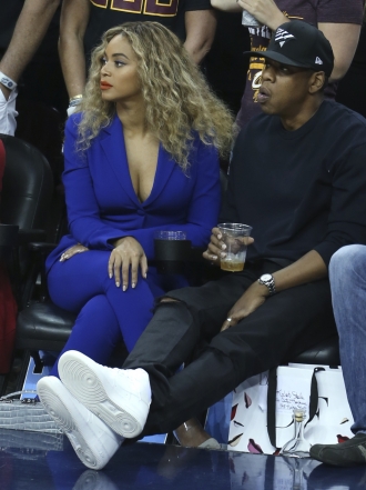 Cómo vestir para ir al baloncesto si eres Beyoncé