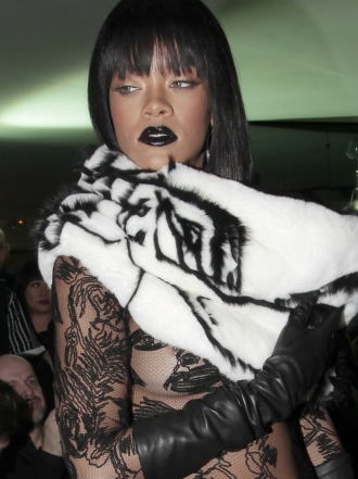 12 colores de labios que favorecen a Rihanna