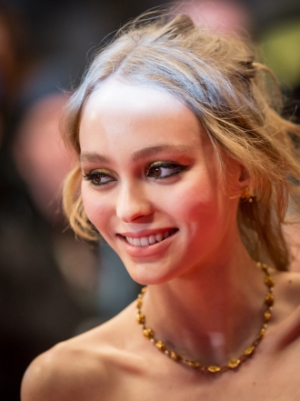 Los 6 peinados para pelo muy fino de Lily Rose Depp