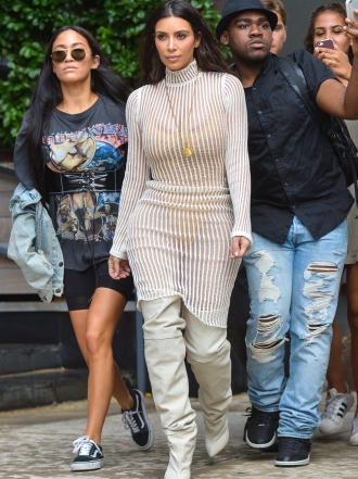 Kim Kardashian y otras famosas que adoran las botas altas
