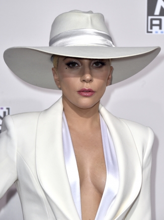 Sombrero: el complemento estrella de Lady Gaga