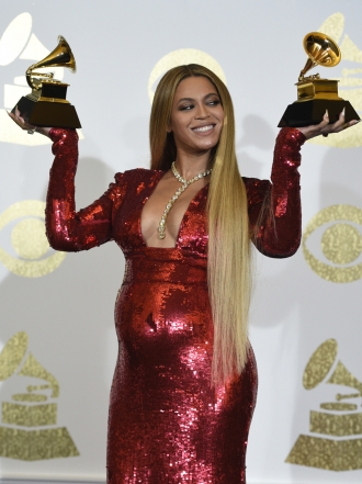 Grammys 2017: Beyoncé y otros famosos en la red carpet
