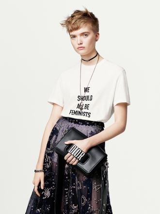 Estas son las camisetas que toda mujer debería llevar