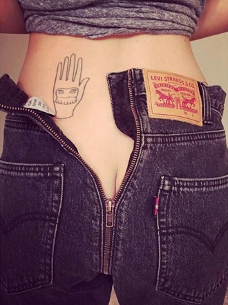 Los jeans con cremallera en el trasero que son tendencia