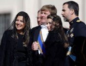 La primera gran misa del Papa Francisco: Letizia y el mundo