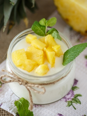 POSTRE: Cuajada de yogur y piña