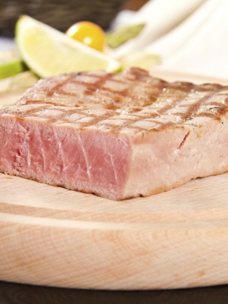 Atún a la plancha con alioli