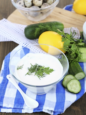 Tzatziki, salsa griega de pepino y yogur