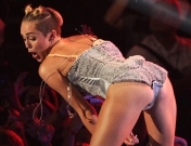 El baile del perreo de Miley Cyrus prohibido en los colegios de EEUU