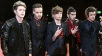 One Direction la lía en un aeropuerto: la locura de sus fans