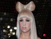 Lady Gaga desnuda: enseña un pecho por 'Artpop'