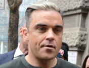 Robbie Williams adicto a la marihuana, piensa en verde