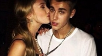 Justin Bieber, desnudo y besándose con Cailin Russo en 'All that matters'