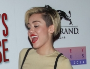 El beso lésbico de Miley Cyrus: el concierto de Britney Spears más caliente