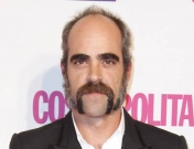 Luis Tosar, castigado por aparecer en un videoclip con violencia machista