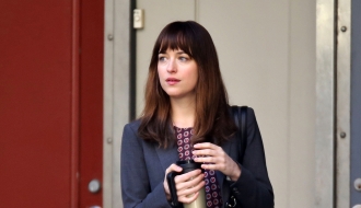 50 Sombras de Grey cambia a Dakota Johnson: caliente y sexy para Elle