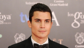 Álex González, más sexy que nunca posando sin camiseta