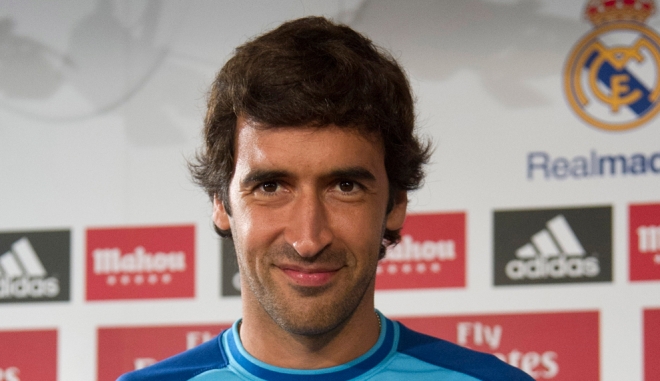 Raúl González también se retira: Puyol ya tiene compañía