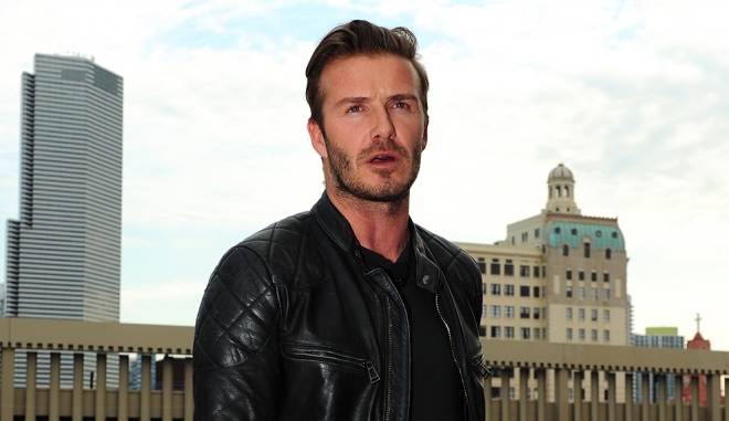 El David Beckham más sensual muestra sus encantos, ¡en bañador!