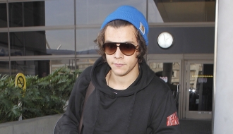 El truco de belleza de Harry Styles: excremento de ave contra el acné