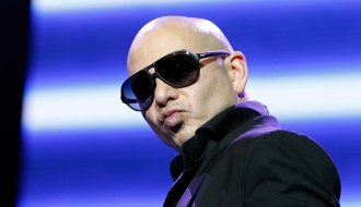 Pitbull, acusado de machista por sus canciones y videoclips pornográficos