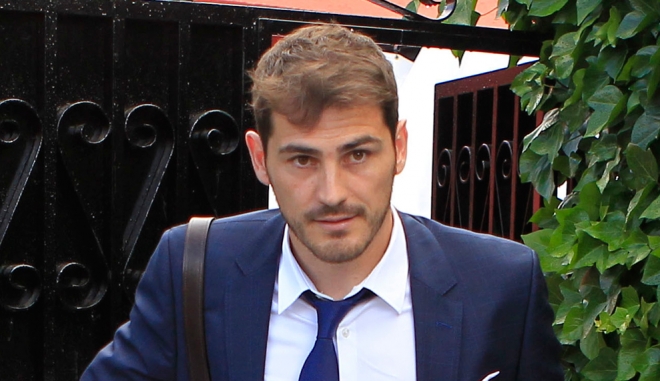 Iker Casillas, más pendiente de Sara Carbonero que del Mundial