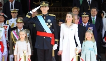 Letizia, Leonor, Sofía... Los mejores y peores looks de la coronación de Felipe VI