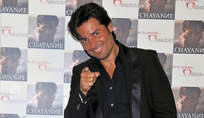 Videoclip oficial de 'Humanos a Marte', el último éxito de Chayanne